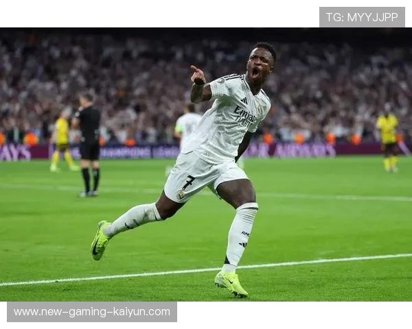 维尼修斯突破后分球直达前点,皇马攻势继续 维尼修斯突破后分球直达前点,皇马攻势继续